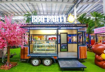 &ldquo;網(wǎng)紅車&rdquo;遇見(jiàn)夜經(jīng)濟(jì) 街景夢(mèng)工廠濰坊&ldquo;造夢(mèng)&rdquo;